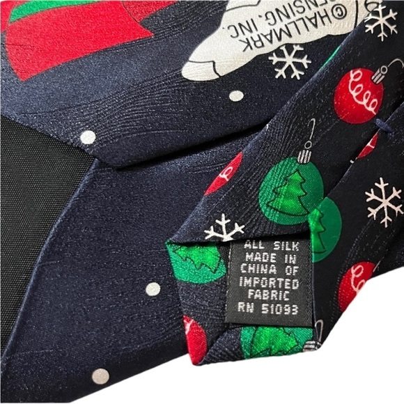 Men’s Yule Tie Greetings Christmas Necktie by Hallmark Greetings - Picture 6 of 7